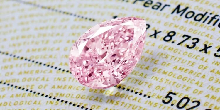 نمو مبيعات المجوهرات عبر المزادات العلنية