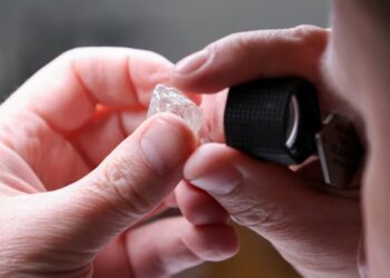 “ألروسا الروسية”: استقرار إنتاج الألماس وسط العقوبات الغربية الصارمة