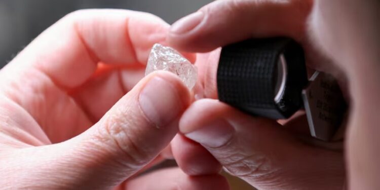 "ألروسا الروسية": استقرار إنتاج الألماس وسط العقوبات الغربية الصارمة 88 “ألروسا الروسية”: استقرار إنتاج الألماس وسط العقوبات الغربية الصارمة