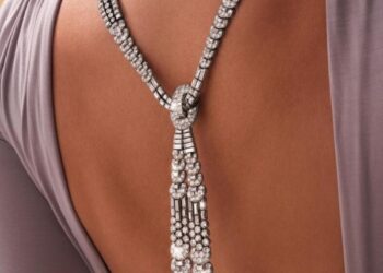 قلائد «رابطة العنق» ابتكارات «فان كليف آند آبلز» في العشرينات