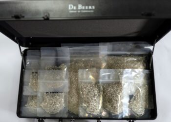 «دي بيرز» تخفض أسعار الأوزان الصغيرة من الألماس الخام