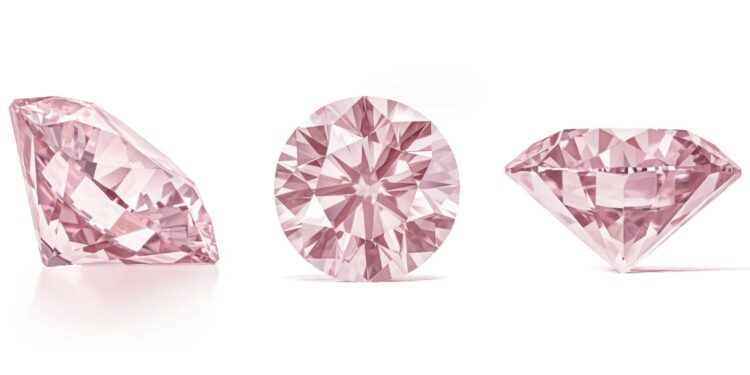 كريستيز تعرض ماسة وردية اللون للبيع في مزاد بـ 12 مليون دولار 90 كريستيز تعرض ماسة وردية اللون للبيع في مزاد بـ 12 مليون دولار