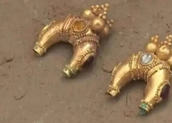 علماء الآثار يكتشفون مجوهرات ذهبية قديمة في منطقة تركستان