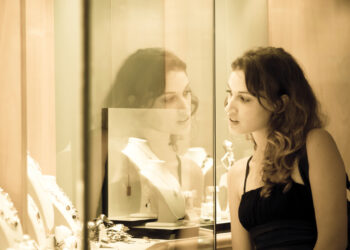 «آي صاغة»: ارتفاع أسعار الذهب وسط ترقب الأسواق لمؤشر أسعار المنتجين وخطاب رئيس الفيدرالي الأمريكي اليوم