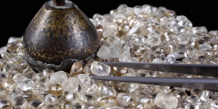 انخفاض اقتصاد بوتسوانا بنسبة 5.3 % مع تراجع إنتاج الألماس 88 انخفاض اقتصاد بوتسوانا بنسبة 5.3 % مع تراجع إنتاج الألماس