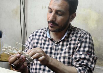 «الشفتشي».. مهنة مهددة بالاندثار