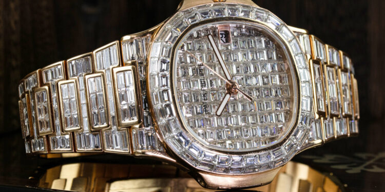 تعرض ساعات رولكس وباتيك فيليب المرصعة بالألماس للبيع في مزاد علني