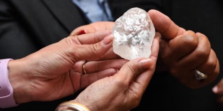 حكومة بوتسوانا تعلن انخفاض مبيعات الألماس الخام بنسبة 48٪ في الربع الأول 88 حكومة بوتسوانا تعلن انخفاض مبيعات الألماس الخام بنسبة 48٪ في الربع الأول