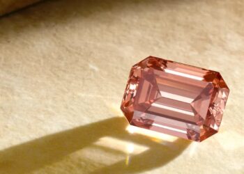 خاتم ألماس يفوق التوقعات ويحقق 1.9 مليون دولار في مزاد المجوهرات بنيويورك