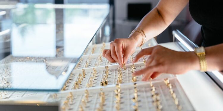 دراسة: 1.6 تريليون دولار حجم الإنفاق على السلع الفاخرة والمجوهرات تحتل المرتبة الأولى