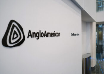 «دي بيرز» عملاق الألماس تبيع حقوق ملكية خام الحديد مقابل 150 مليون دولار