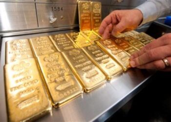 الذهب يحافظ على مكاسبه وتراجع للدولار عقب صدور بيانات التوظيف الأمريكية