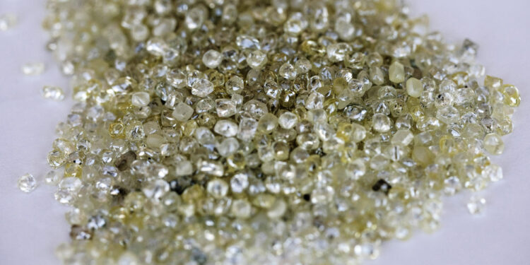 “أنجلو أمريكان” تدق ناقوس الخطر بشأن سوق الألماس