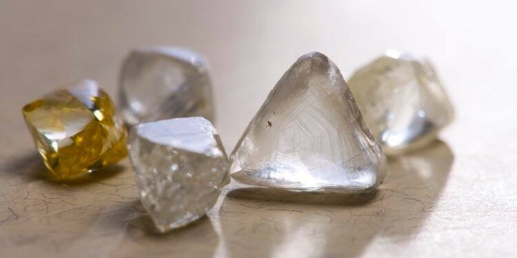 «بورجوندي» تبيع مليون قيراط من الألماس الخام بقيمة 1.6 مليون دولار في الربع الثاني من 2024