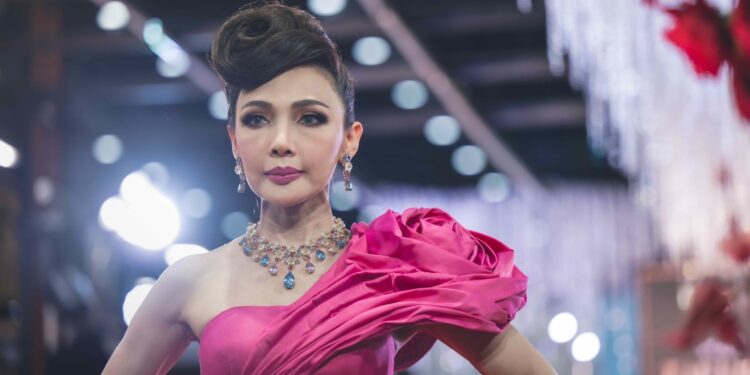 انطلاق فعاليات الدورة 70 لمعرض بانكوك الدولي للمجوهرات سبتمبر المقبل 92 انطلاق فعاليات الدورة 70 لمعرض بانكوك الدولي للمجوهرات سبتمبر المقبل