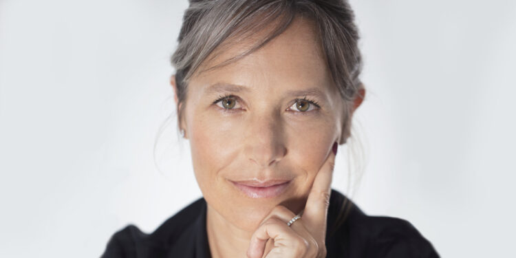 تعين مديرة مجوهرات «كارتييه» السابقة كرئيسة تنفيذية لـ «فان كليف آند آربلز» 88 تعين مديرة مجوهرات «كارتييه» السابقة كرئيسة تنفيذية لـ «فان كليف آند آربلز»