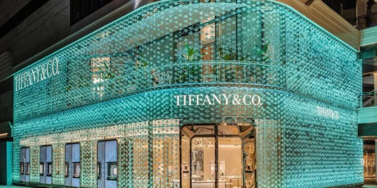 واجهة متجر «تيفاني آند كو» شنجهاي مغطاة بنحو 6988 ألف ماسة زجاجية 94 واجهة متجر «تيفاني آند كو» شنجهاي مغطاة بنحو 6988 ألف ماسة زجاجية