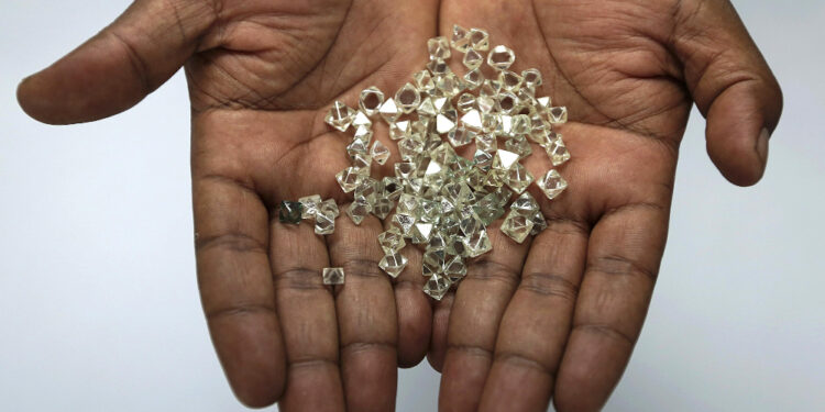 بدء تطبيق النظام الدولي الجديد على صناعة الألماس سبتمبر المقبل 86 بدء تطبيق النظام الدولي الجديد على صناعة الألماس سبتمبر المقبل