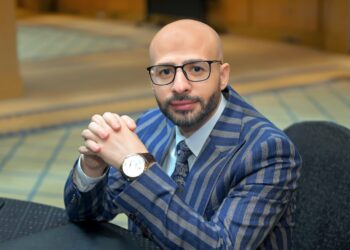 وليد فاروق يكتب: حل أزمة تسعير الذهب في يد البنك المركزي