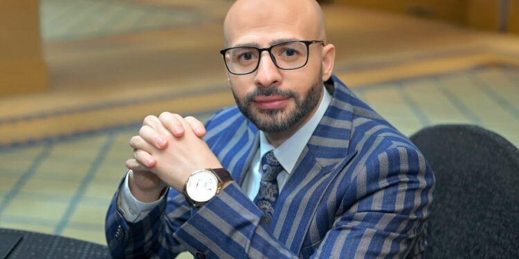 وليد فاروق يكتب: حل أزمة تسعير الذهب في يد البنك المركزي