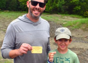 أب وابنه في رحلة برية يجدان ماسة وزنها قيراطين في حديقة أركنساس