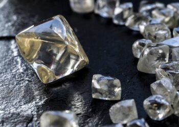 بيترا دايموندز تؤجل مناقصة أخرى للألماس الخام وسط ضعف الطلب