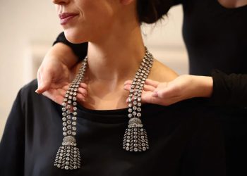 قلادة من الألماس تعرض للبيع بالمزاد العلني بقيمة 2.8 مليون دولار