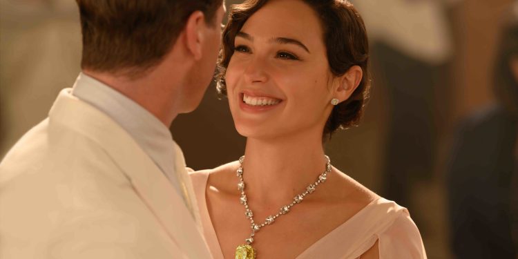 فيلم «موت على النيل»: قصة عقد تيفاني الماسي الأصفر لـ “جال جادوت”