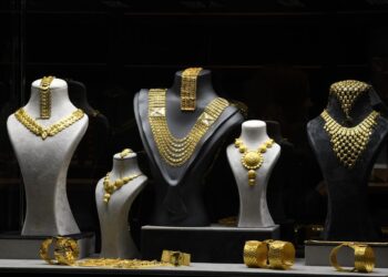 «آي صاغة»:انتعاش مبيعات الذهب يدفع الفرق بين السعر المحلي والعالمي إلى 25 جنيهًا