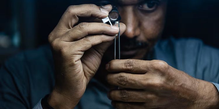 تداعيات الحرب الروسية الأوكرانية على صناعة الألماس.. تسريح عمالة وانتحار في الهند 94 تداعيات الحرب الروسية الأوكرانية على صناعة الألماس.. تسريح عمالة وانتحار في الهند