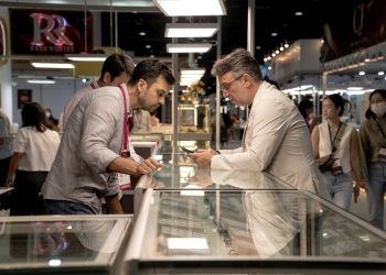 معرض بانكوك للمجوهرات يحقق طلبات بقيمة 100 مليون دولار في الدورة السبعين