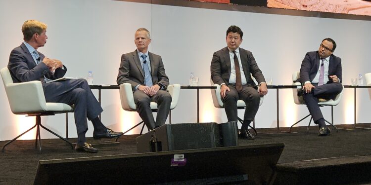 خلال مؤتمر جمعية سوق السبائك.. ثلاثة بنوك مركزية تتوقع ارتفاع احتياطيات الذهب الرسمية العالمية 96 خلال مؤتمر جمعية سوق السبائك.. ثلاثة بنوك مركزية تتوقع ارتفاع احتياطيات الذهب الرسمية العالمية