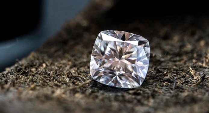 منتجو الألماس الاصطناعي يتطلعون إلى مجالات جديدة مع انخفاض الأسعار 98 منتجو الألماس الاصطناعي يتطلعون إلى مجالات جديدة مع انخفاض الأسعار