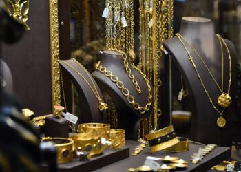 تبني المركزي الأمريكي لمعدلات فائدة صفرية سيدفع الذهب إلى 8000 دولار للأوقية