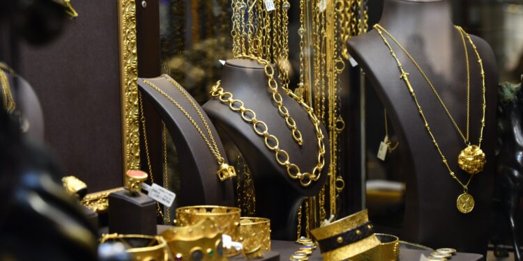 تبني المركزي الأمريكي لمعدلات فائدة صفرية سيدفع الذهب إلى 8000 دولار للأوقية 93 تبني المركزي الأمريكي لمعدلات فائدة صفرية سيدفع الذهب إلى 8000 دولار للأوقية