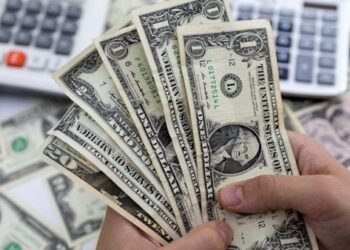 توقعات برحلة صعود جديدة للدولار فوق الجنيه المصري