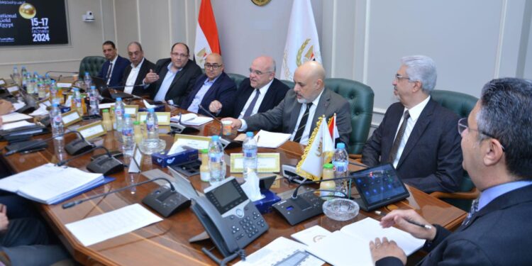 وزير التموين يتابع التحضيرات النهائية لمعرض نبيو للذهب والمجوهرات