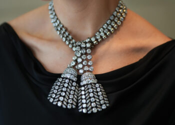 قلادة ماري أنطوانيت الماسية تحقق مقابل 4.8 مليون دولار