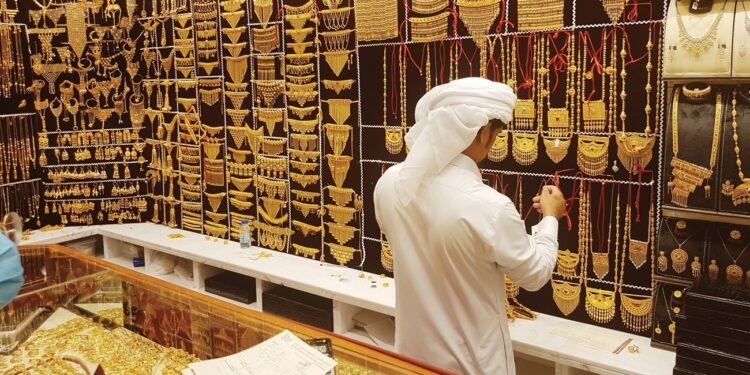 الإمارات تتفوق على لندن وتصبح ثاني أكبر مركز للذهب في العالم 94 الإمارات تتفوق على لندن وتصبح ثاني أكبر مركز للذهب في العالم