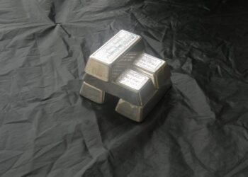 «الملاذ الآمن»: ارتفاع أسعار الفضة مع تصعيد الحرب بين روسيا وأوكرانيا 