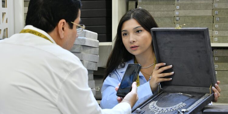 البنك المركزي: 23.7 مليار دولار تحويلات المصريين العاملين بالخارج خلال الفترة يناير/ أكتوبر 2024 88 الدولار يعزز خسائر الذهب