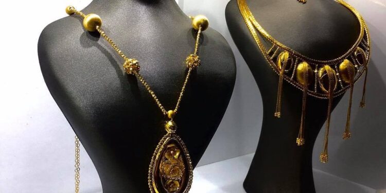 آي صاغة»: الذهب يتراجع بسبب الهدنة التجارية بين الولايات المتحدة والصين وتباطؤ التضخم 87 التقرير الأسبوعي لـ «مركز الملاذ الآمن»: تآكل الطلب على الفضة مع تقلص رهانات أسعار الفائدة الأمريكية