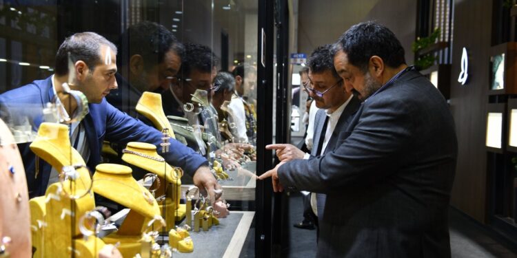 «الملاذ الآمن» يكشف عن تراجعات قوية في أسعار الفضة خلال شهر نوفمبر 87 آي صاغة»: الذهب يواصل الارتفاع وعيار 21 يسجل سعرًا جديدًا