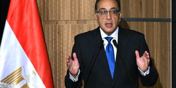 رئيس الوزراء: ملتزمون بسعر صرف مرن وفقًا للعرض والطلب 91 رئيس الوزراء: ملتزمون بسعر صرف مرن وفقًا للعرض والطلب