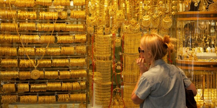 خبير: الشراء السيادي والتوترات الجيوسياسية ومخاوف التضخم تدعم ارتفاع الذهب 96 خبير: الشراء السيادي والتوترات الجيوسياسية ومخاوف التضخم تدعم ارتفاع الذهب