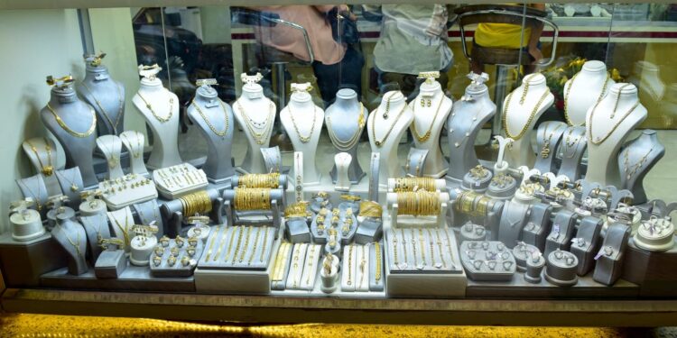 ارتباك بالأسواق والذهب يتعثر مع خطط ترامب الجمركية الإضافية تجاه الصين 92 ارتباك بالأسواق والذهب يتعثر مع خطط ترامب الجمركية الإضافية تجاه الصين