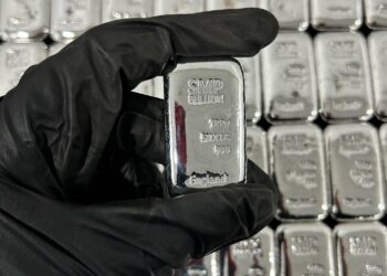 «الملاذ الآمن»: الفضة تزاحم الذهب بدعم من الطلب المتزايد على الملاذات الآمنة