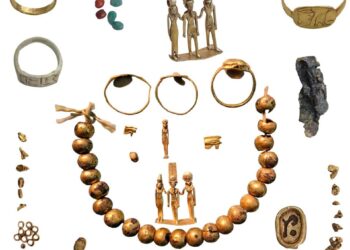 اكتشاف مجموعة من الحلي الذهبية بمعابد الكرنك