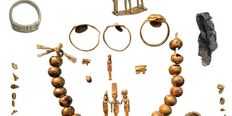 اكتشاف مجموعة من الحلي الذهبية بمعابد الكرنك 93 اكتشاف مجموعة من الحلي الذهبية بمعابد الكرنك