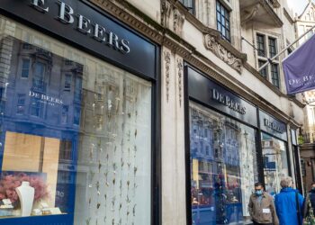 مجوهرات دي بيرز تغير علامتها التجارية إلى دي بيرز لندن